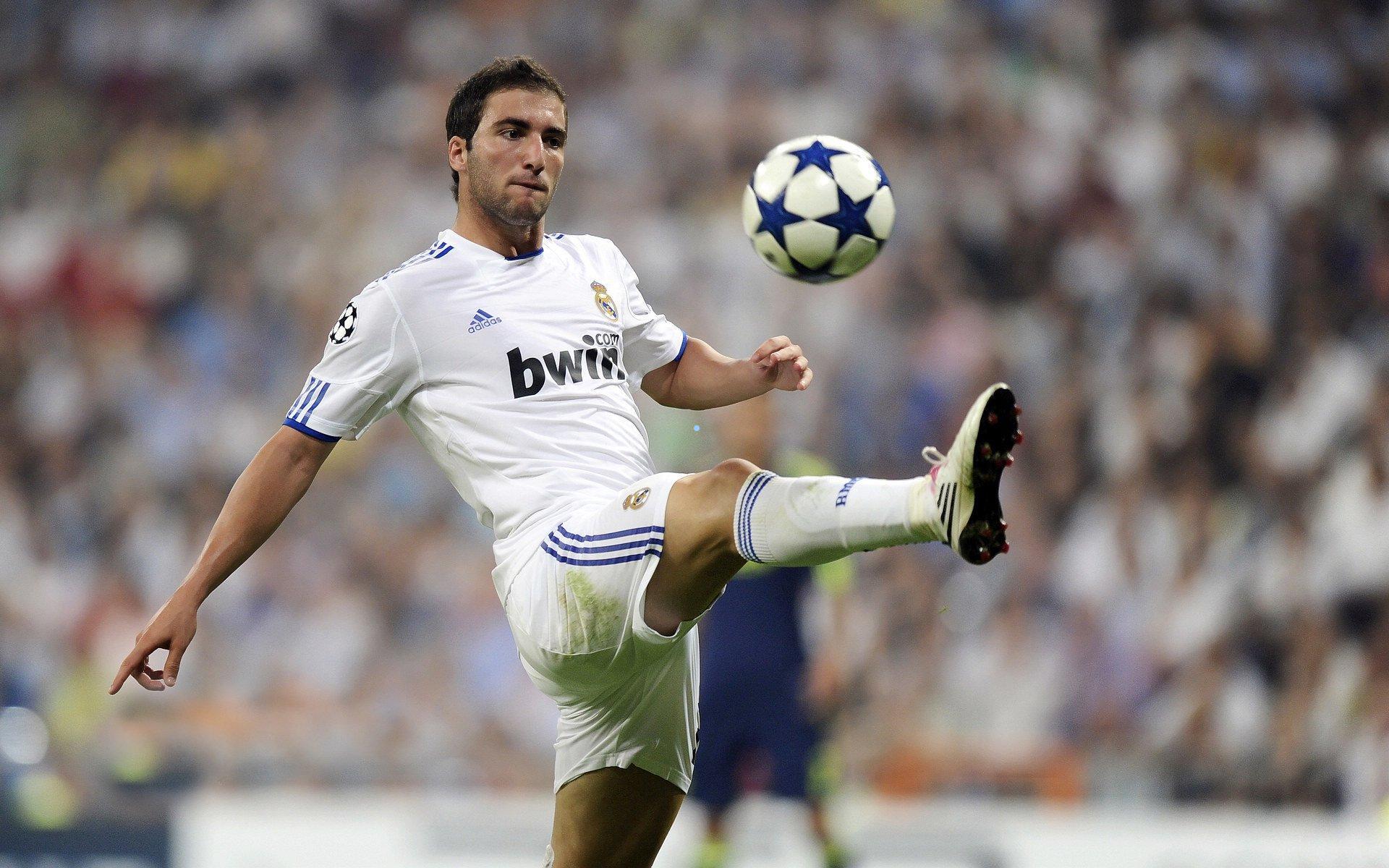 葡萄牙前锋拉莫斯巴黎绽放光芒，冬窗留队宣告俱乐部雄心