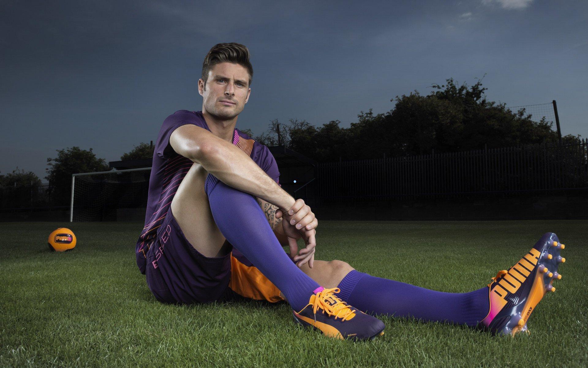 画笔下的绿茵梦，最佳球迷以二创画画致敬从小热爱的足球